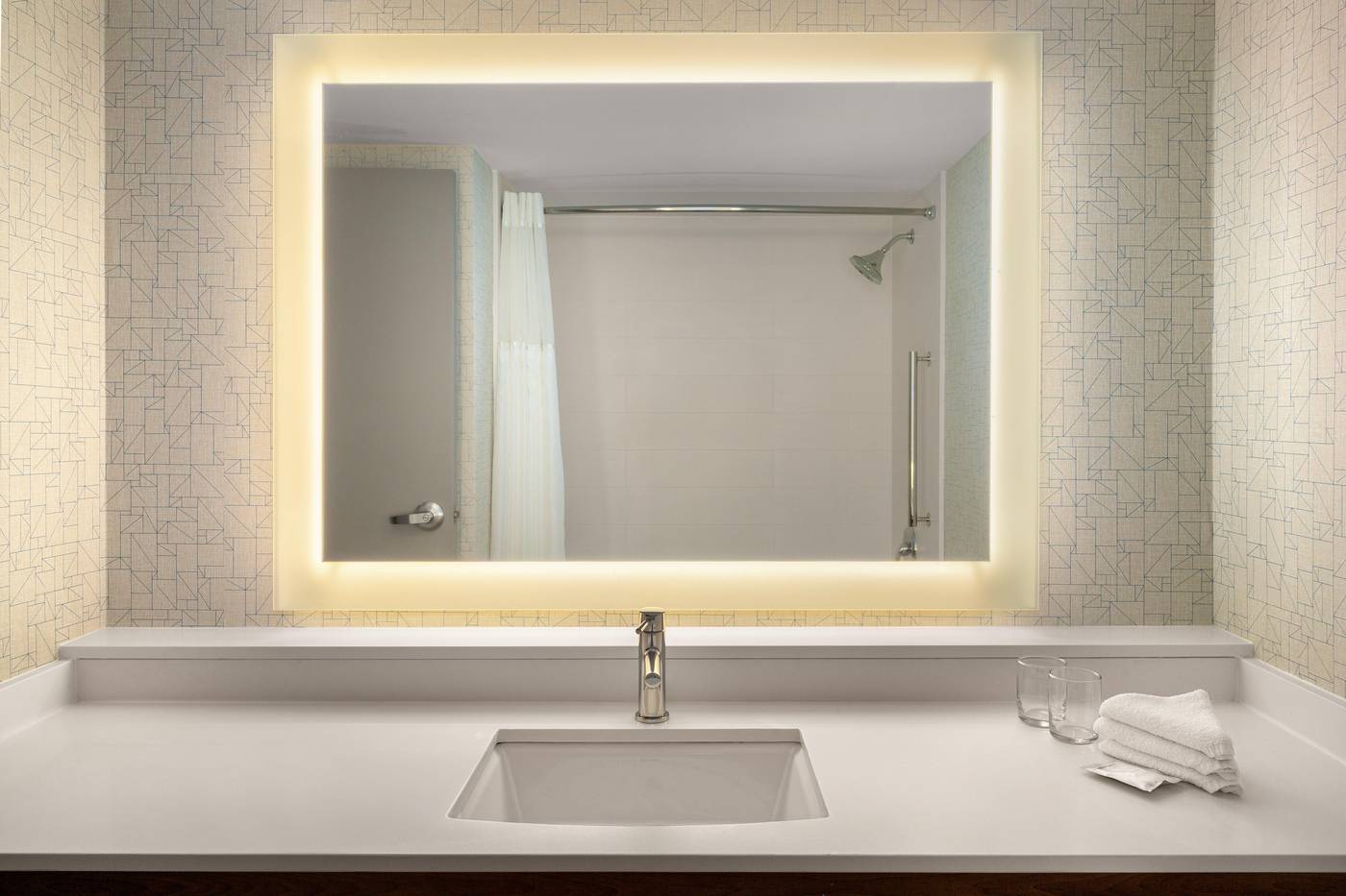 Holiday-Inn-Express-Vancouver-Airport-Richmond-Room-46