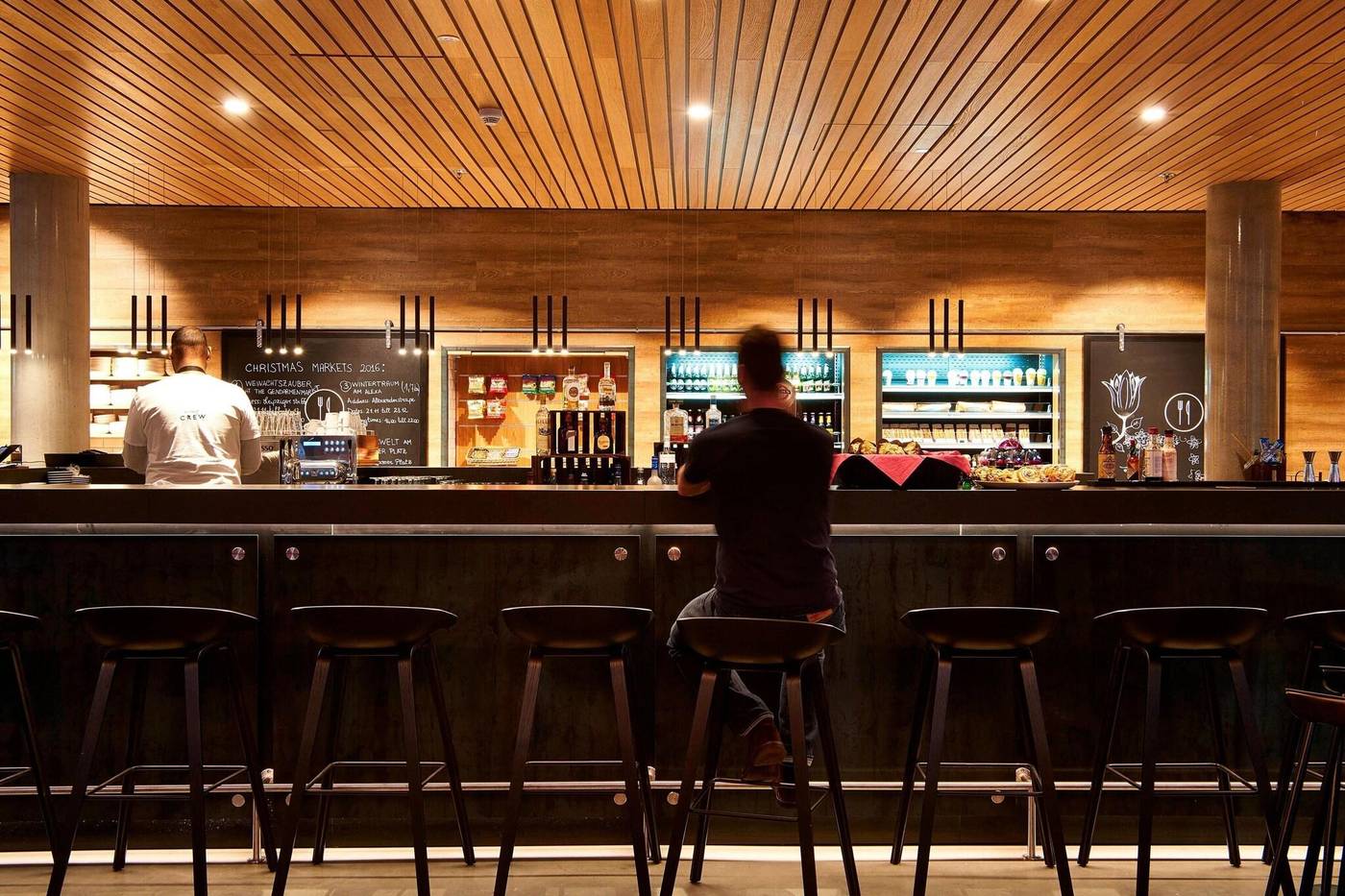 Moxy-Berlin-Ostbahnhof-Restaurant-18