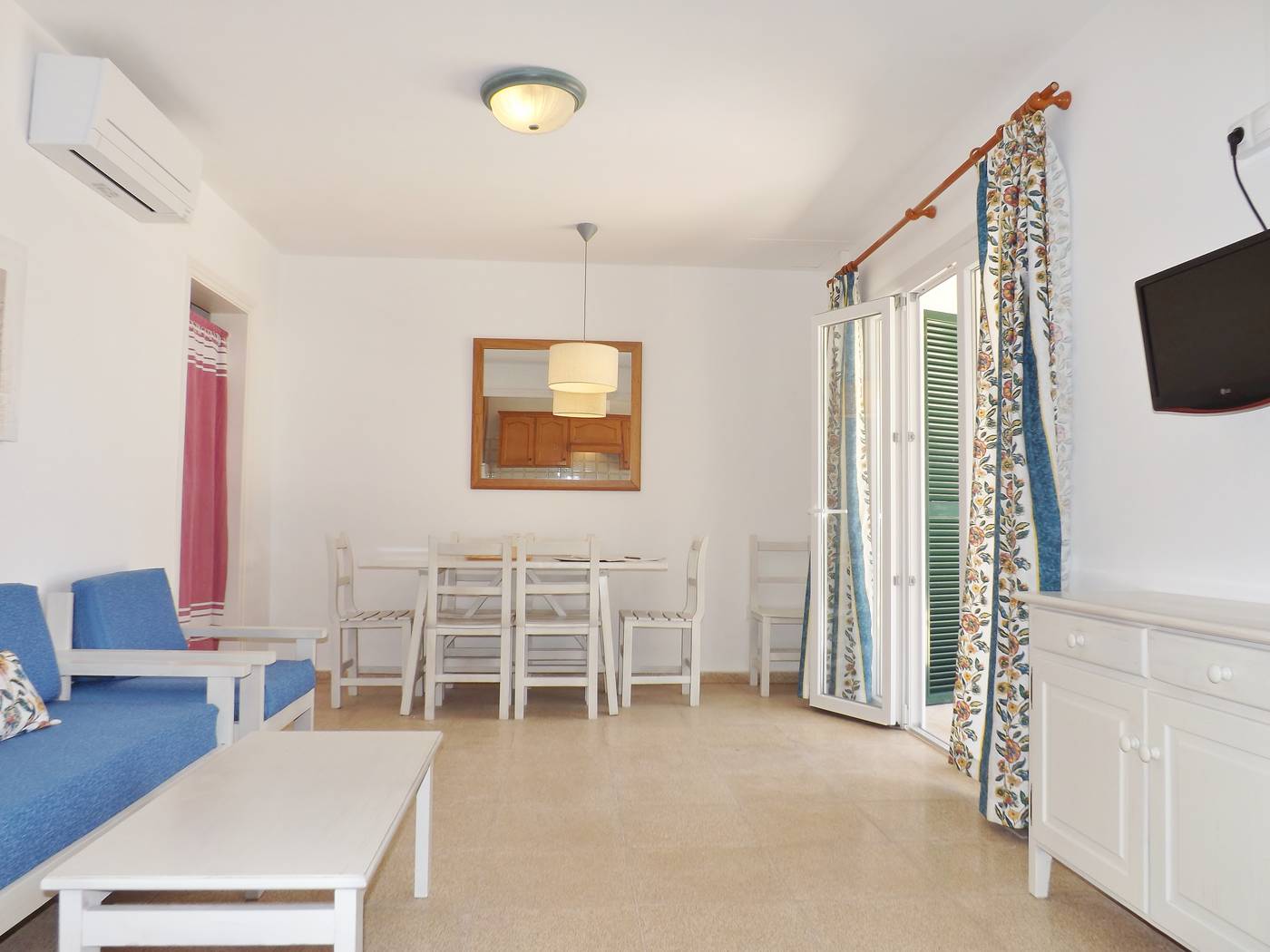 Nure-Cel-Blau-Room-37