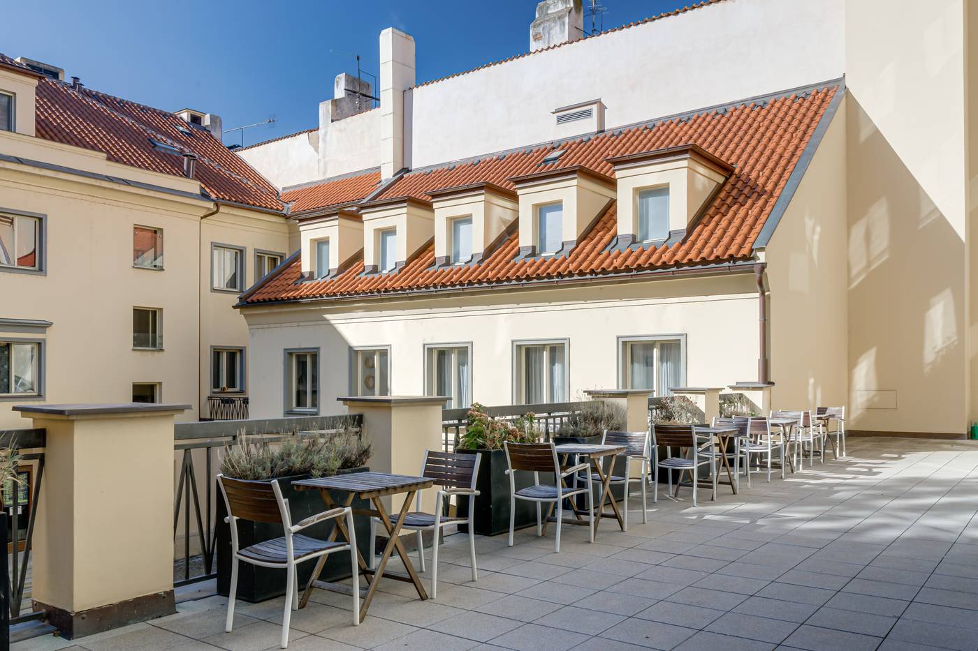 Louren---The-Bridge-Inn-Terrace-1