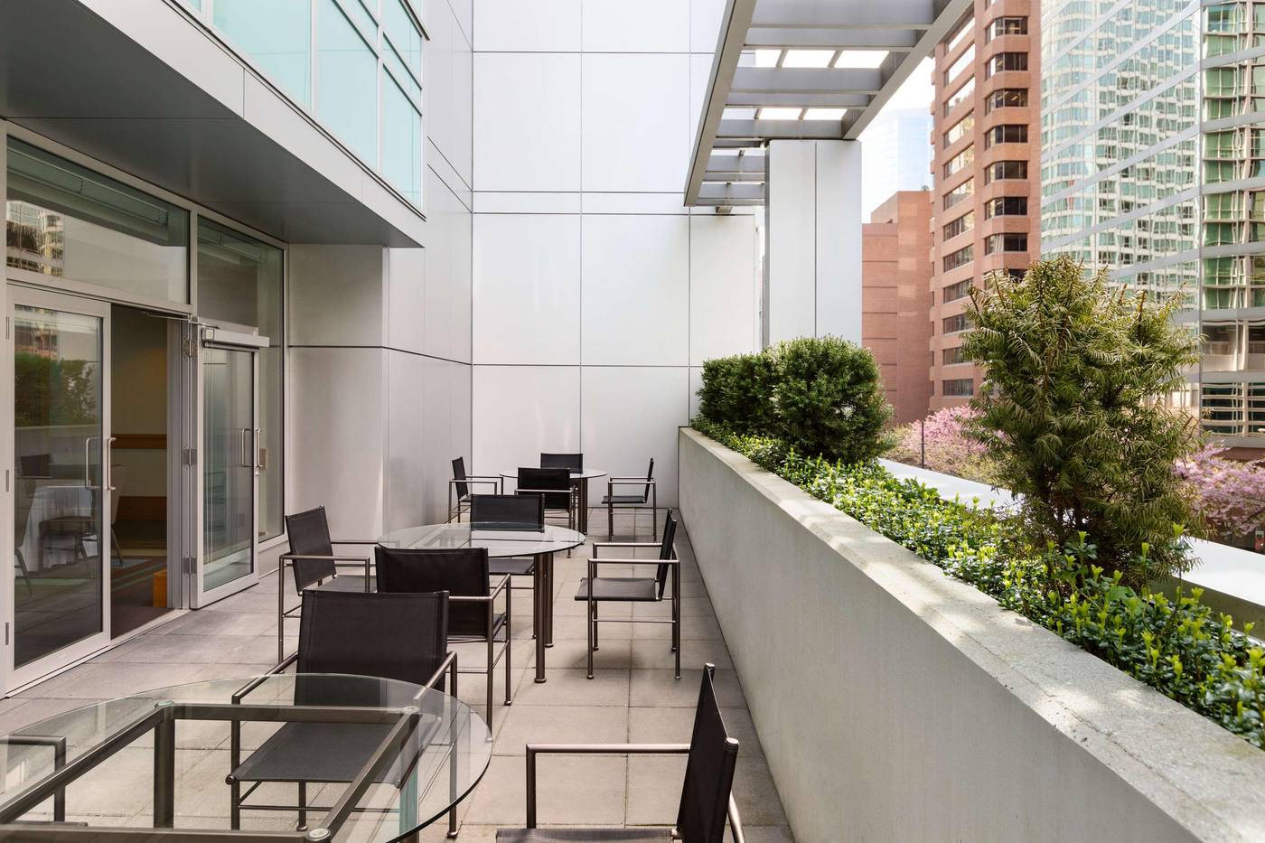 Coast-Coal-Harbour-Hotel-by-APA-Room-2