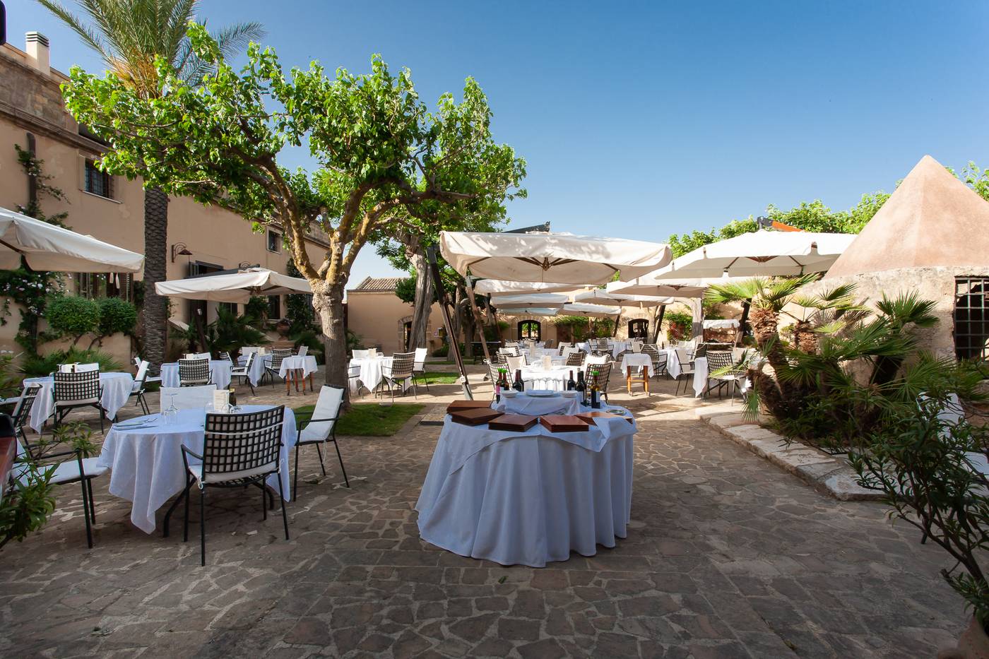 Baglio-Oneto-dei-Principi-di-San-Lorenzo-Restaurant-15