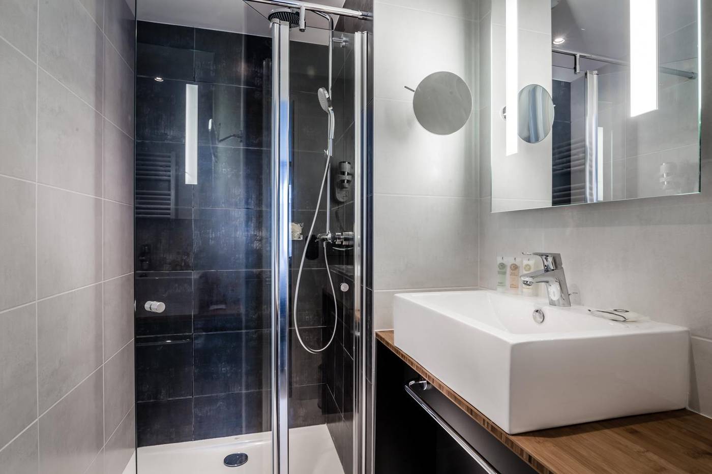 Best-Western-Plus-Suitcase-Paris-la-Defense-Room-46