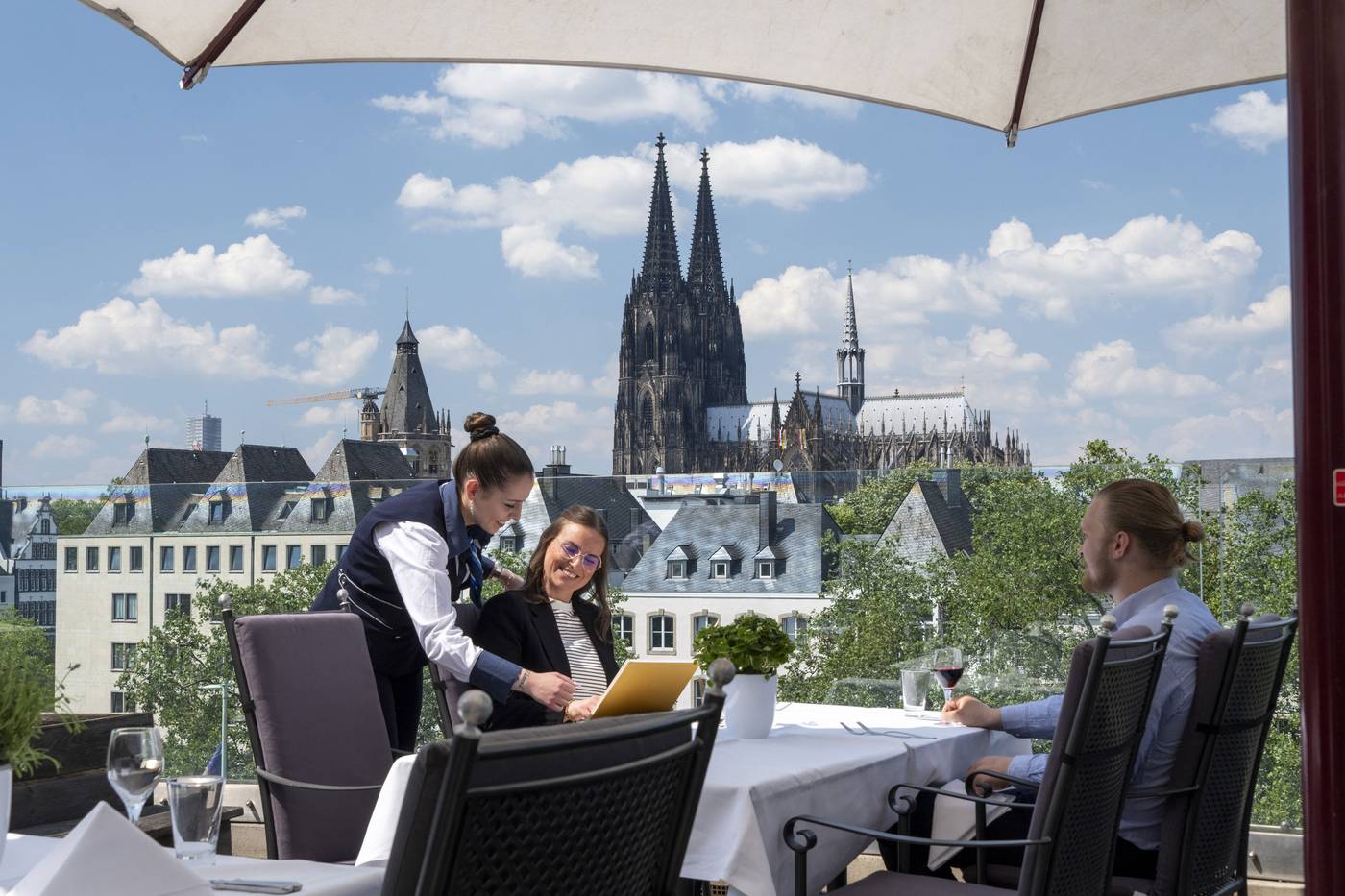 Maritim-Hotel-Cologne-Restaurant-1