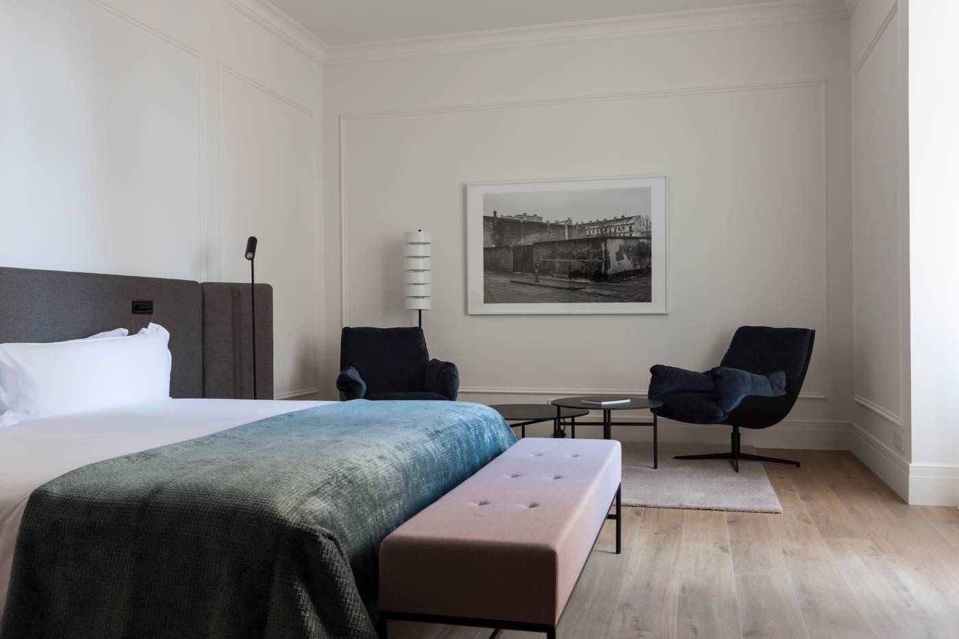 Kozmo-Hotel-Suites---Spa-Room-27