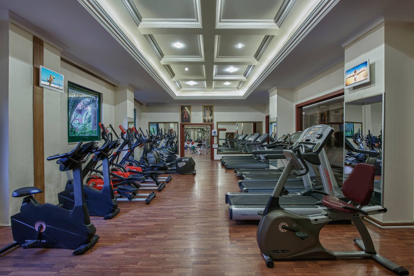 Delphin-Deluxe-Sports-and-Entertainment-37