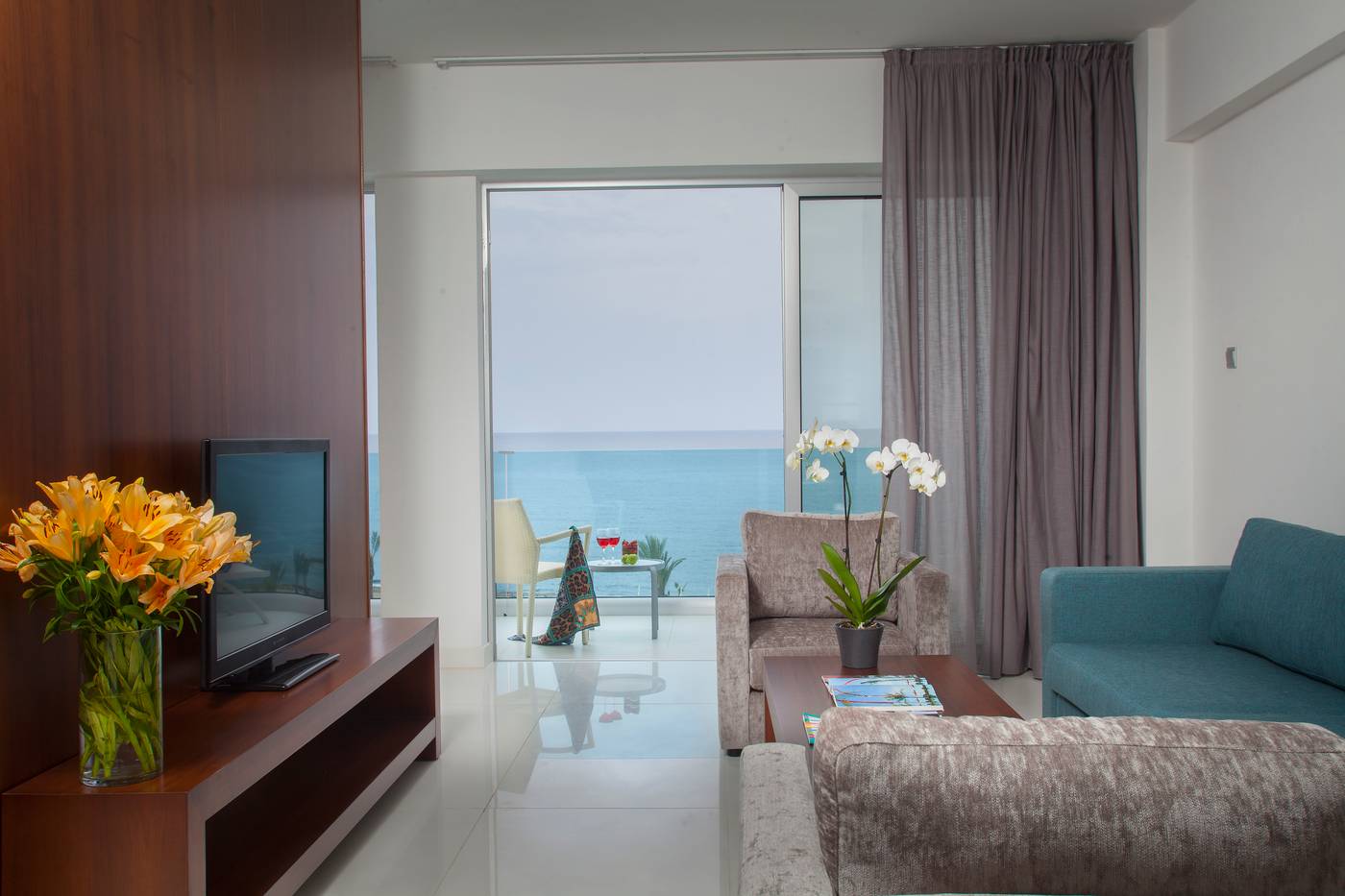 King-Evelthon-Beach-Hotel-and-Resort-Room-22