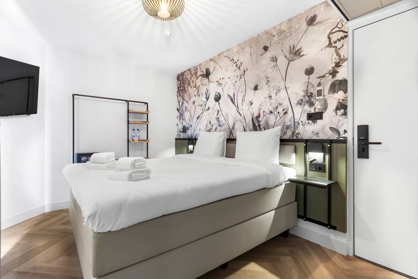 Dutch-Design-Hotel-Vondelpark-Room-10