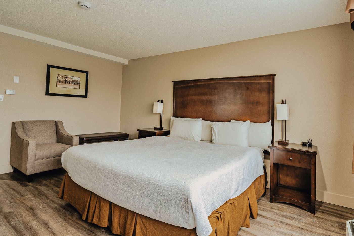 SureStay-Plus-Hotel-by-Best-Western-Coquitlam-Room-20