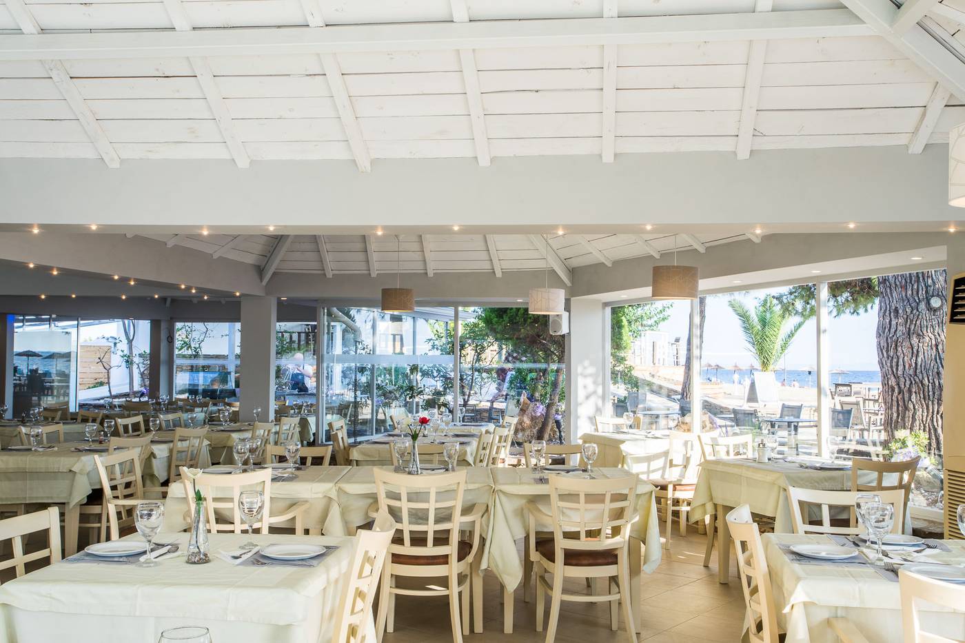 Coral-Blue-Beach-Restaurant-54