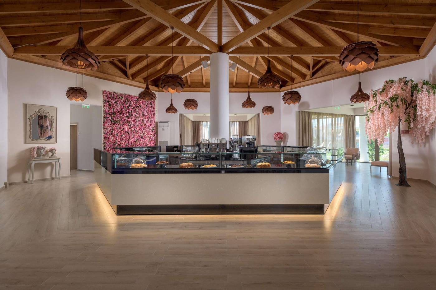 La-Marquise-Luxury-Resort-Complex-Bar-50