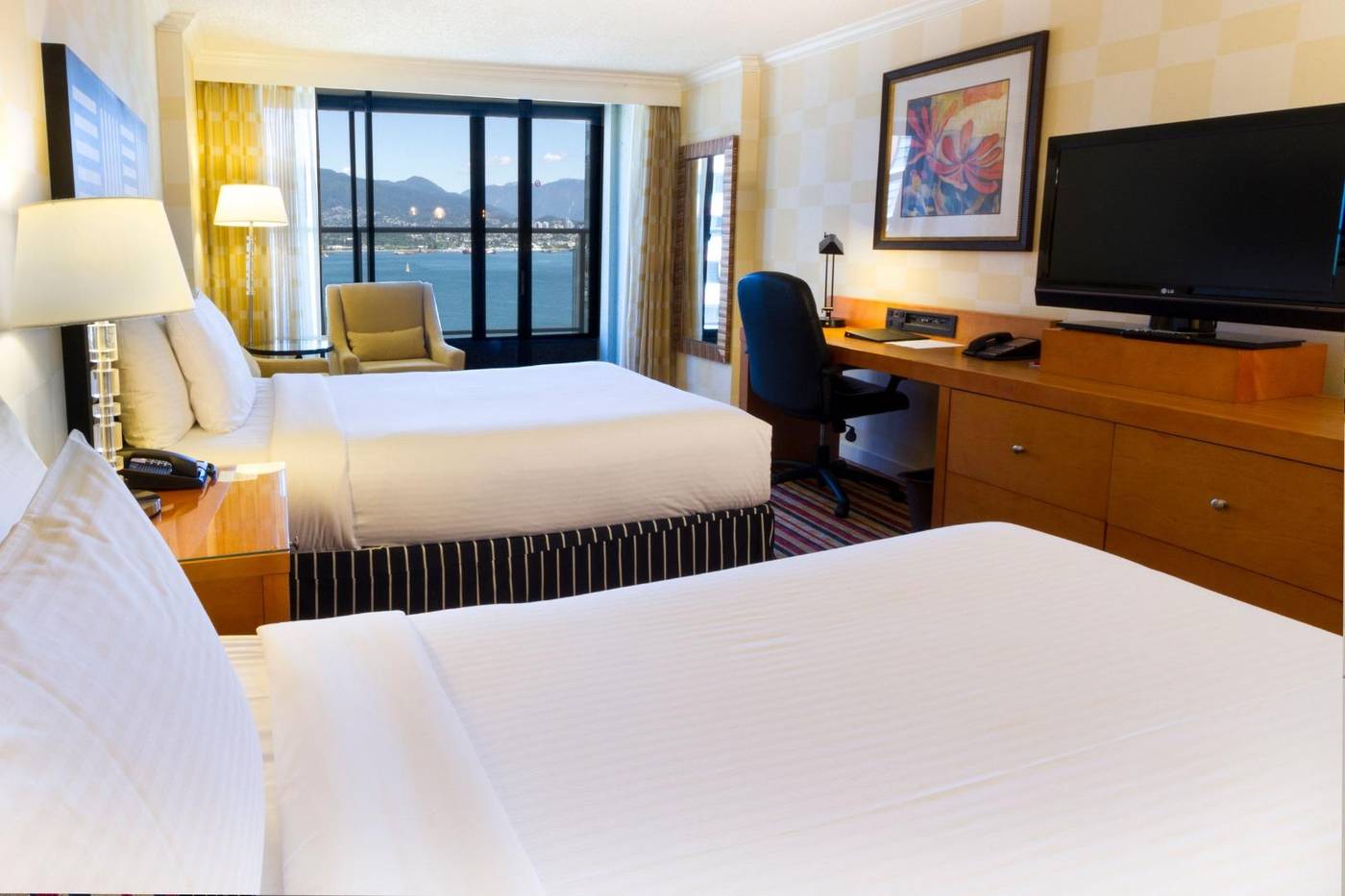 Pinnacle-Hotel-Harbourfront-Room-10