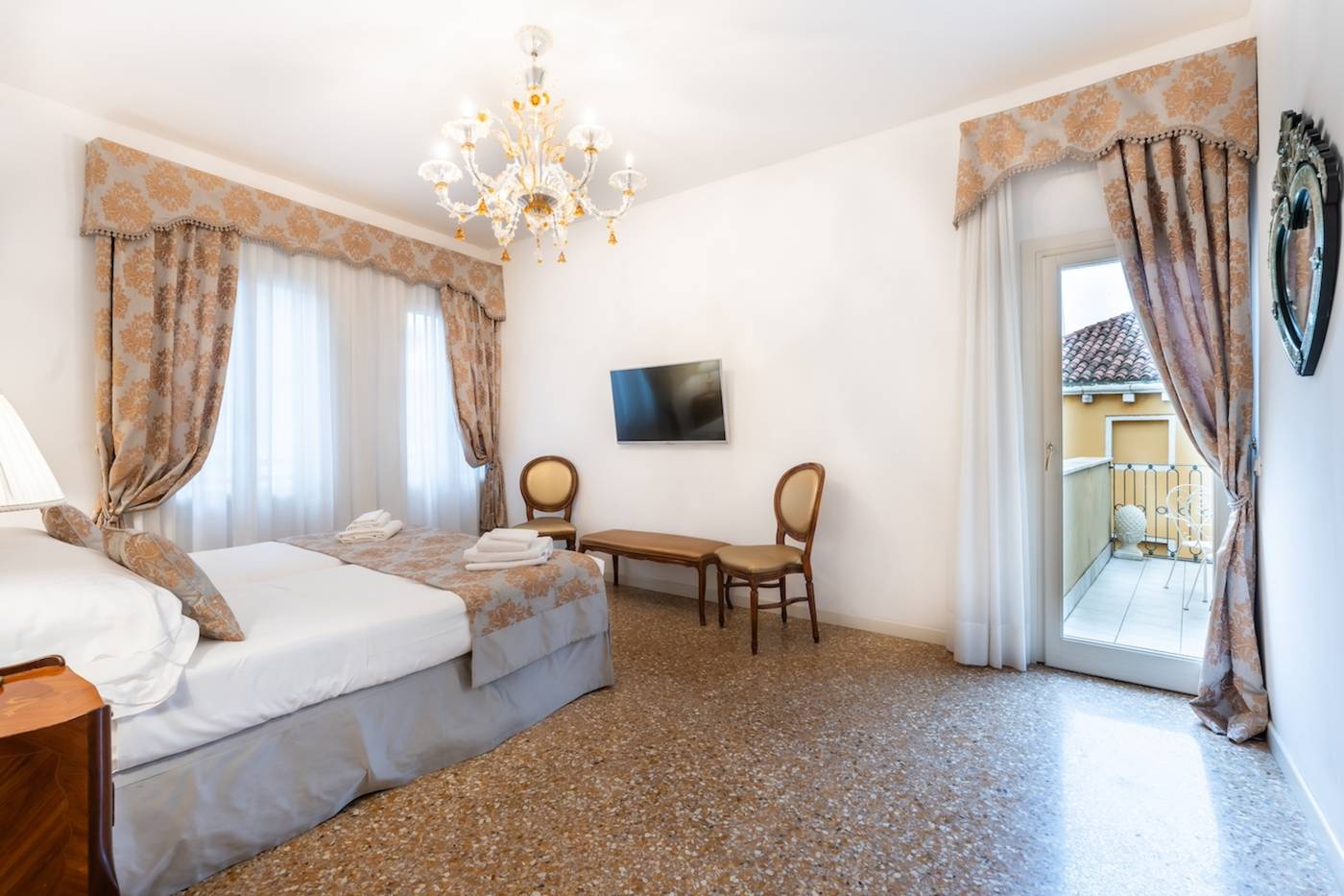 San-Teodoro-Palace----Luxury-Apartments-Room-38