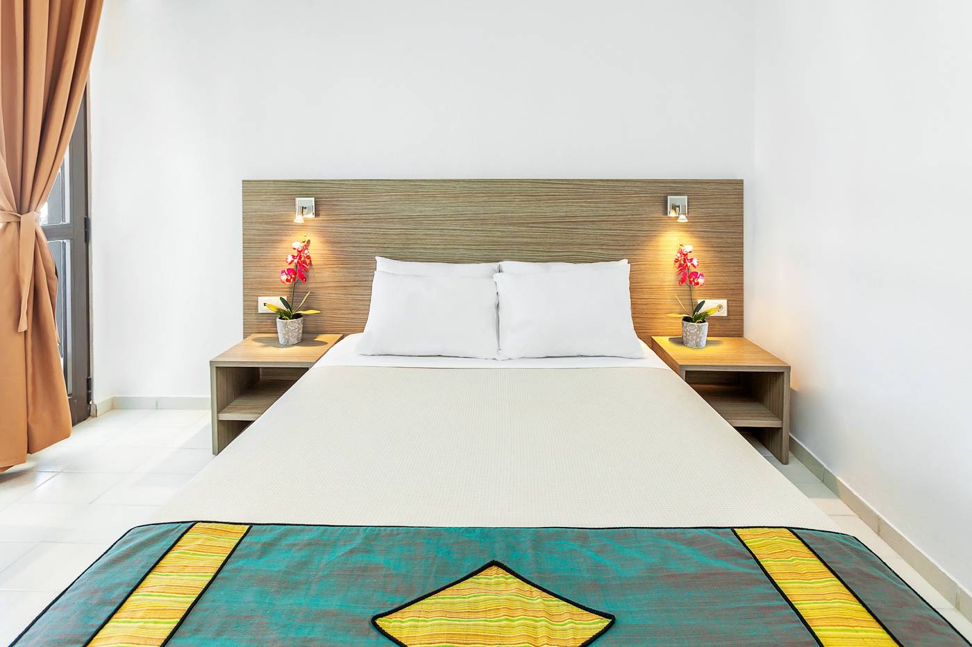 Dolphin-Beach-Hotel-Room-17