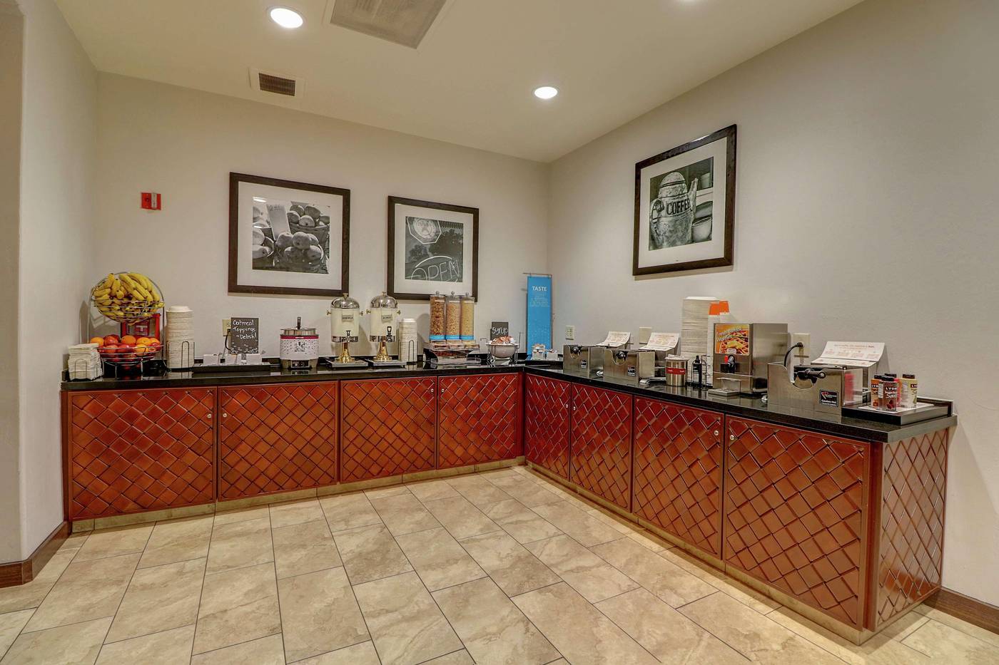 Hampton-Inn-Tropicana-Restaurant-35