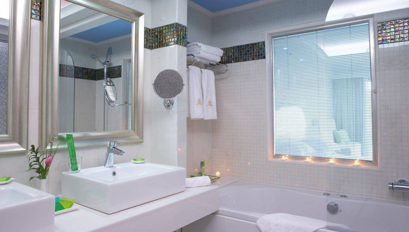 Atrium-Platinum-Luxury-Resort---Spa-Room-32