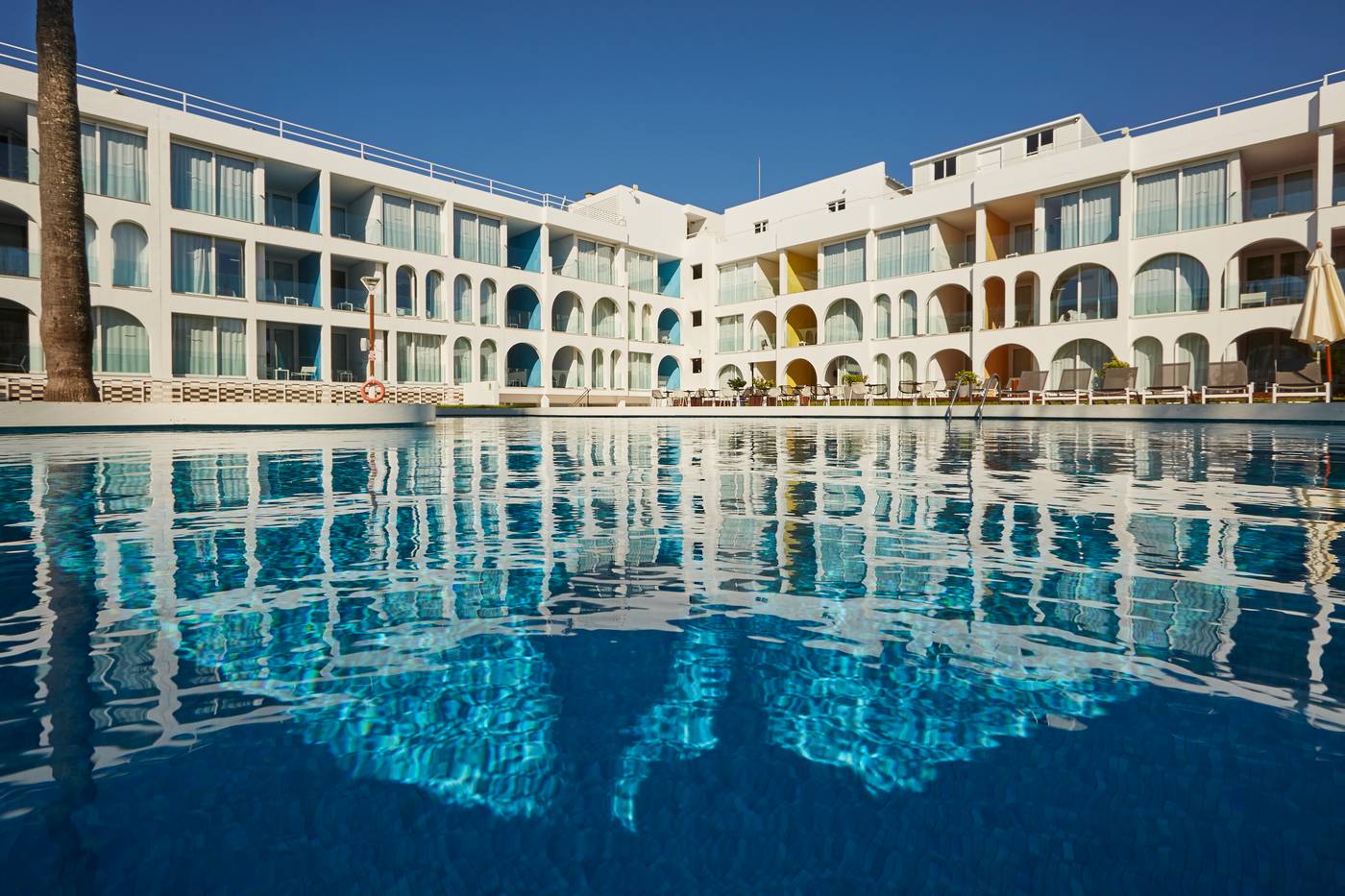 Ebano-Hotel-Apartments-Pool-1