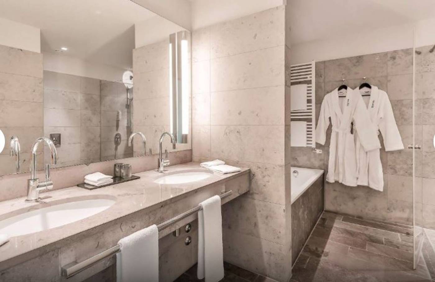 Dorint-Hotel-am-Heumarkt-Koln-Room-33