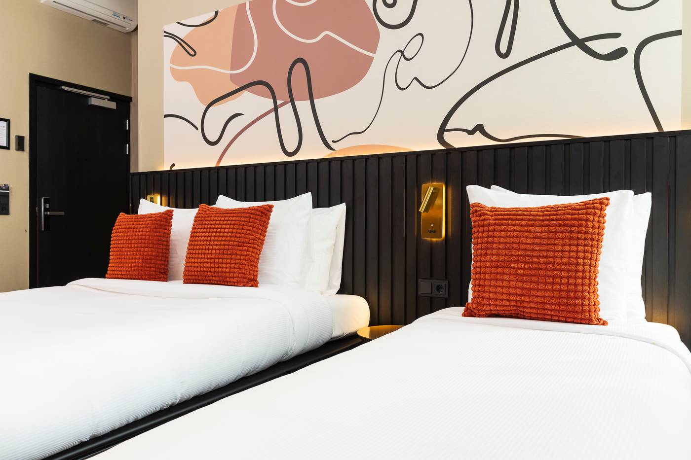 Huygens-Place-Room-7