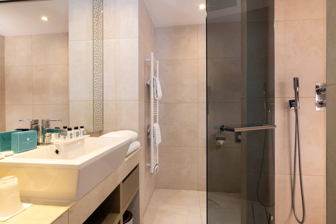 La-Villa-Maillot---Arc-de-Triomphe-Room-59