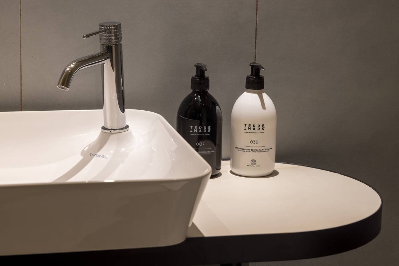 Hotel-L-de-Lutece-Room-43