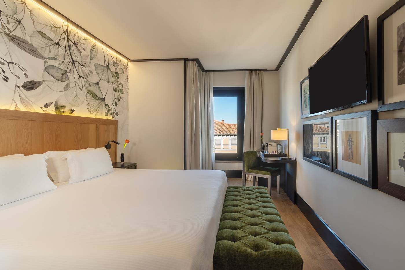 H10-Puerta-de-Alcala-Room-28