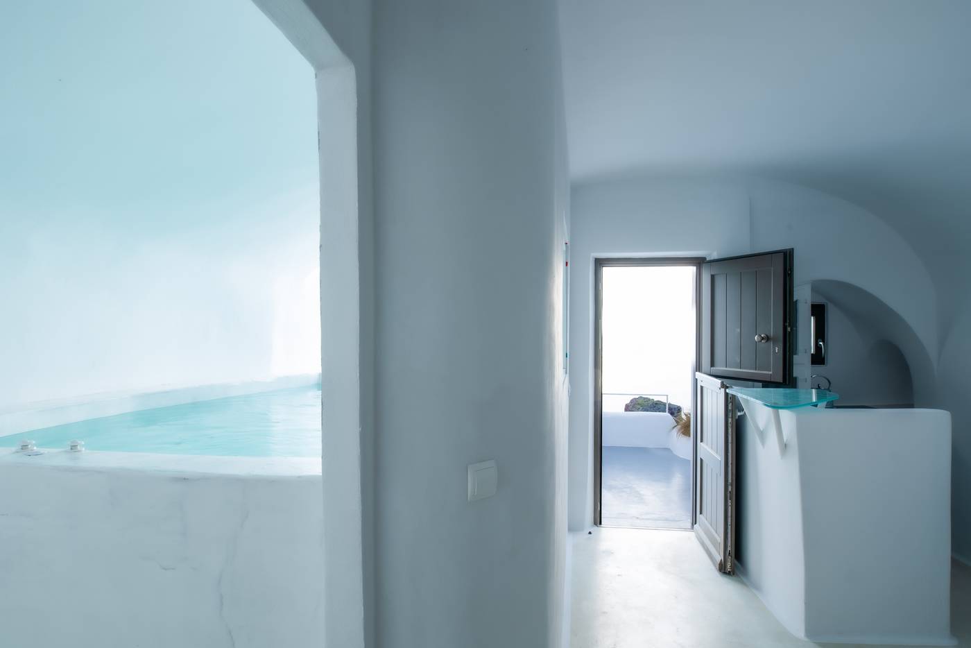 Heaven-s-Edge-Room-53