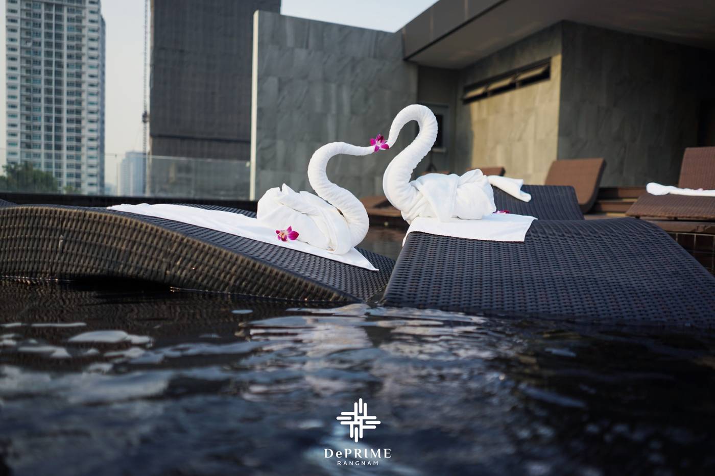 De-Prime-Rangnam-Hotel-Pool-50