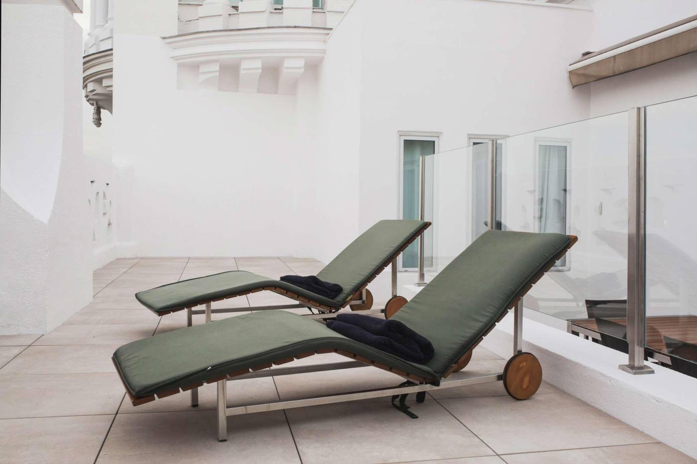 ME-Madrid-Reina-Victoria-Room-70