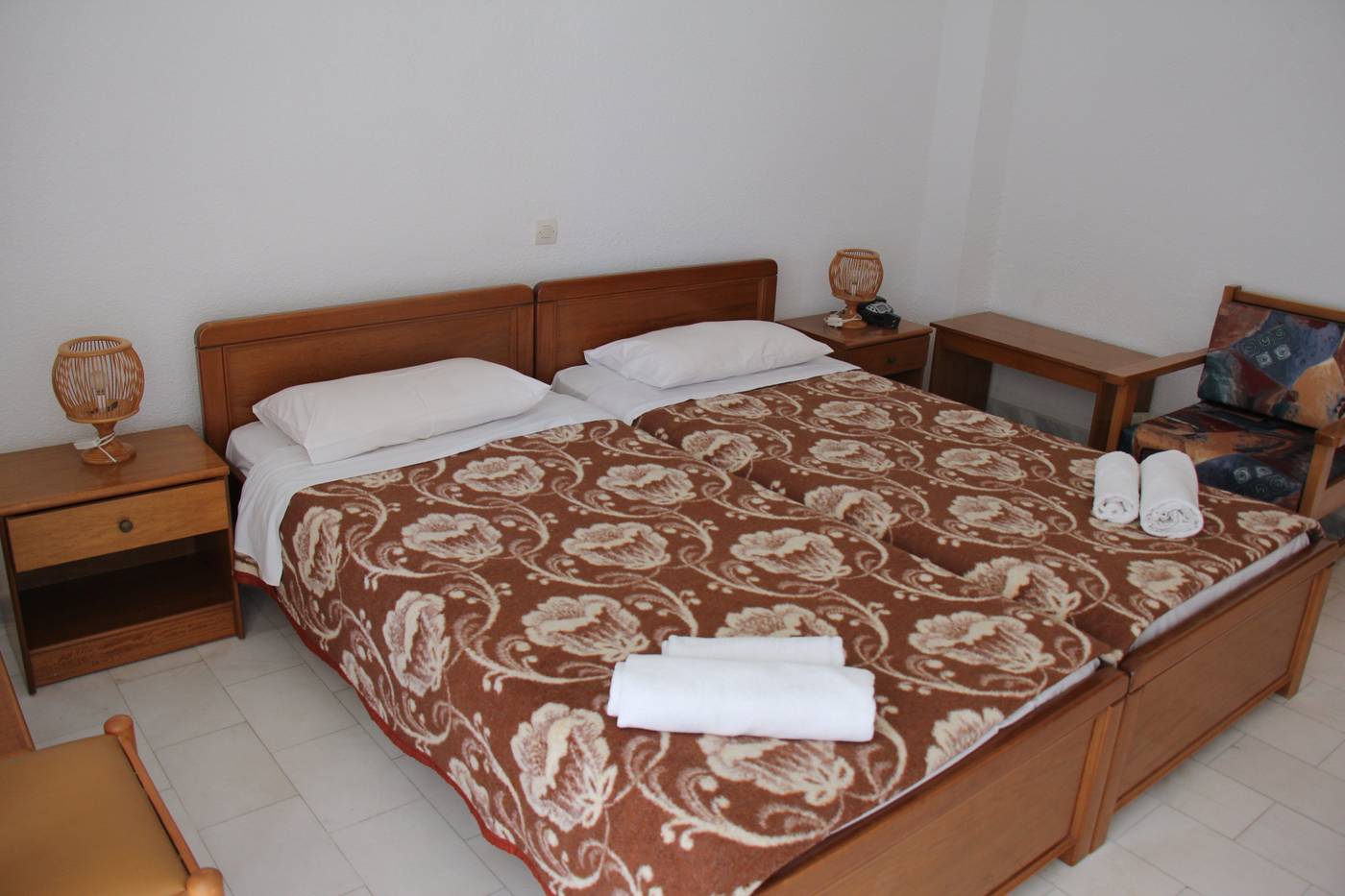 Pashos-Hotel-Room-11