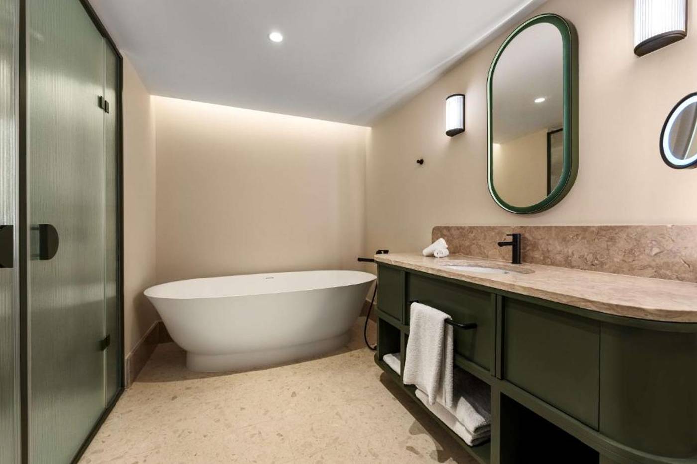 DUO-Hotel-Lisbon--Curio-Collection-By-Hilton-Room-32