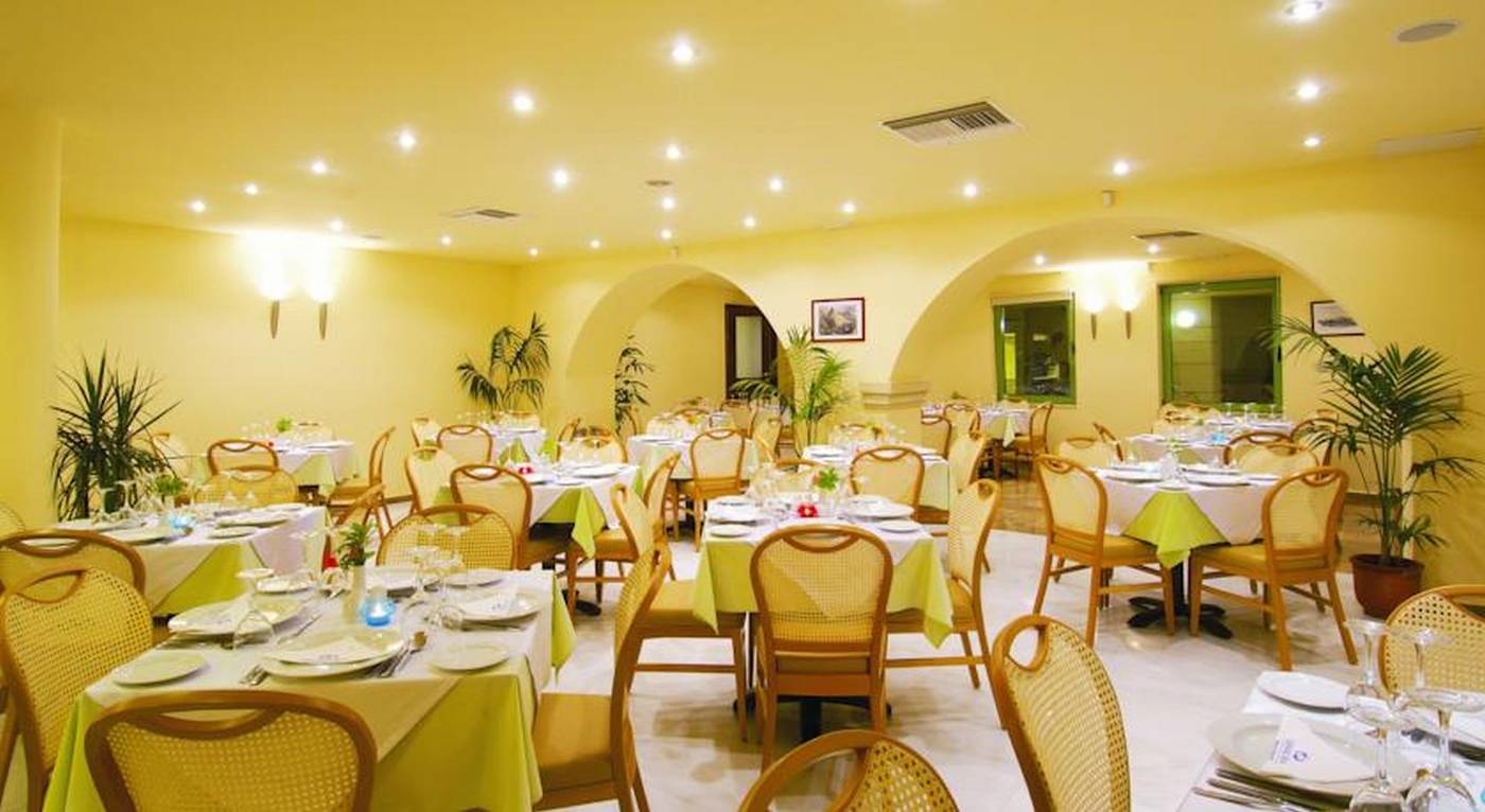 Grand-Bay-Beach-Resort-Restaurant-30