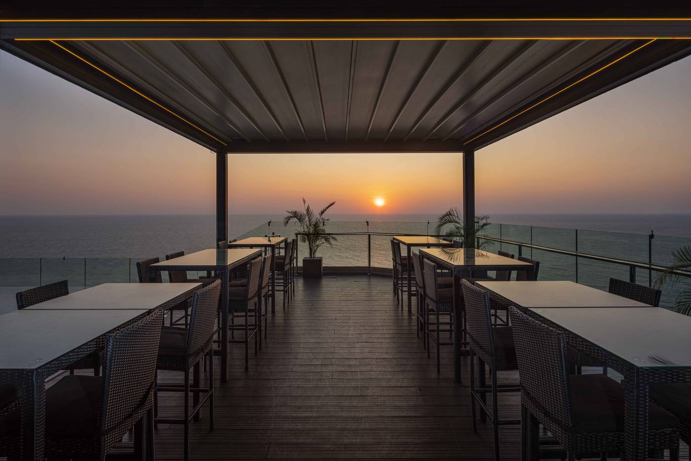 Radisson-Hotel-Colombo-Terrace-3