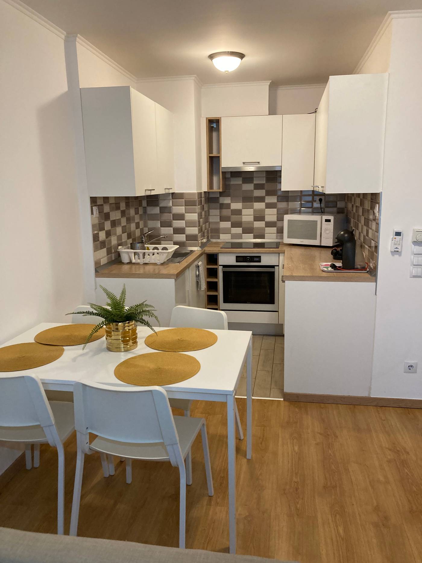 Vagabond-Broadway-Room-36