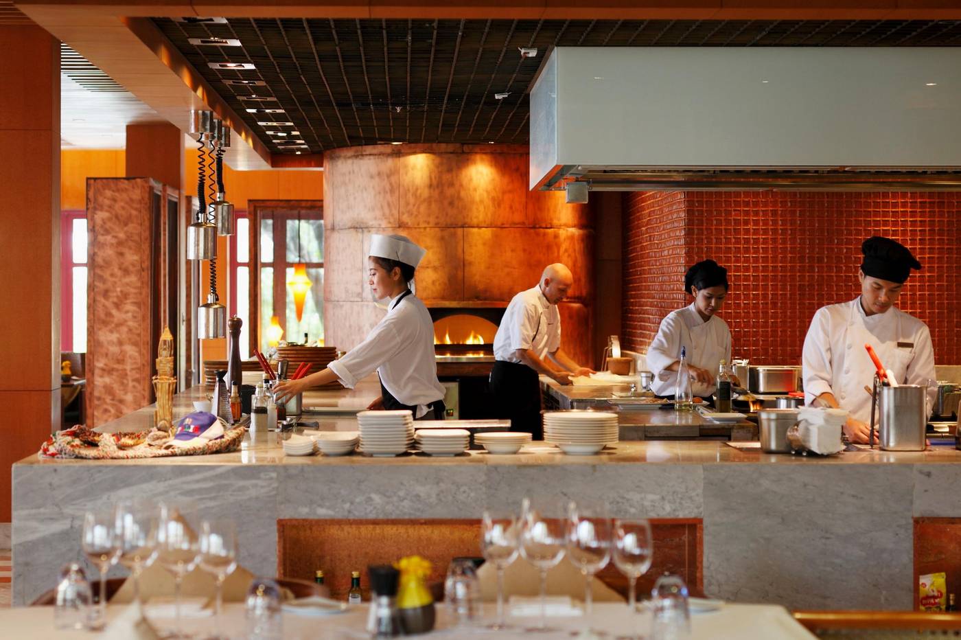 Centara-Grand-Beach-Resort-Phuket-Restaurant-46