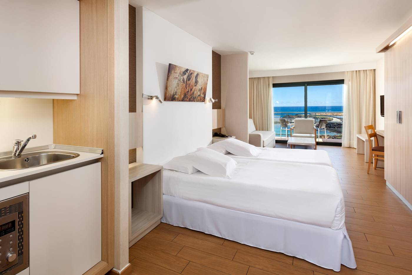 Be-Live-Experience-Lanzarote-Beach-Room-11