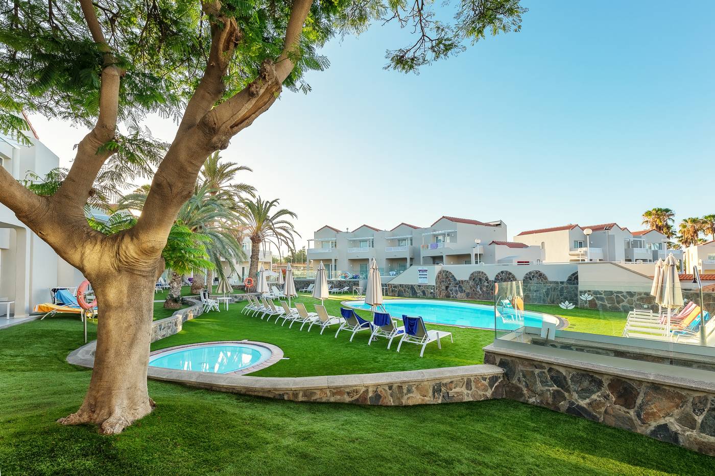 Apartamentos-Koala-Garden-LIVVO-Home-Collection-Pool-8