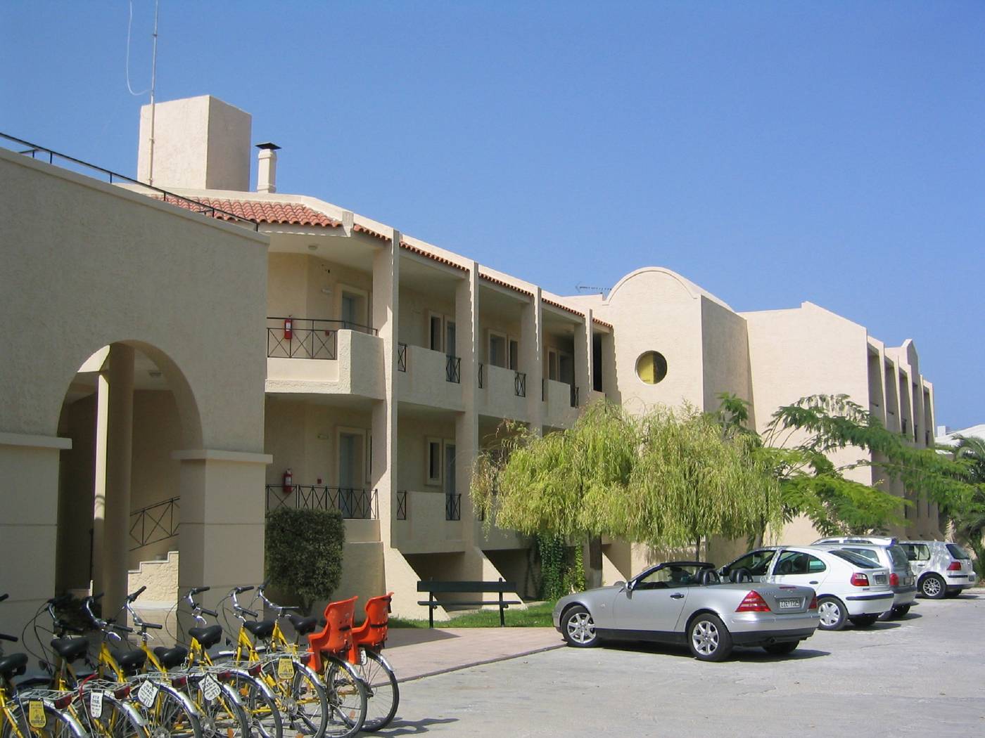 Summerland-Hotel-and-Bungalows-General-view-14