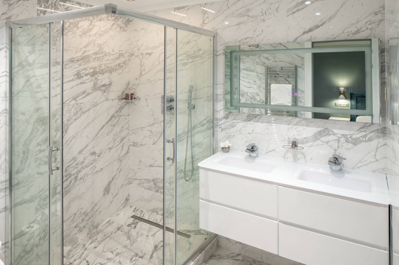 Juliana-Cannes-Room-34