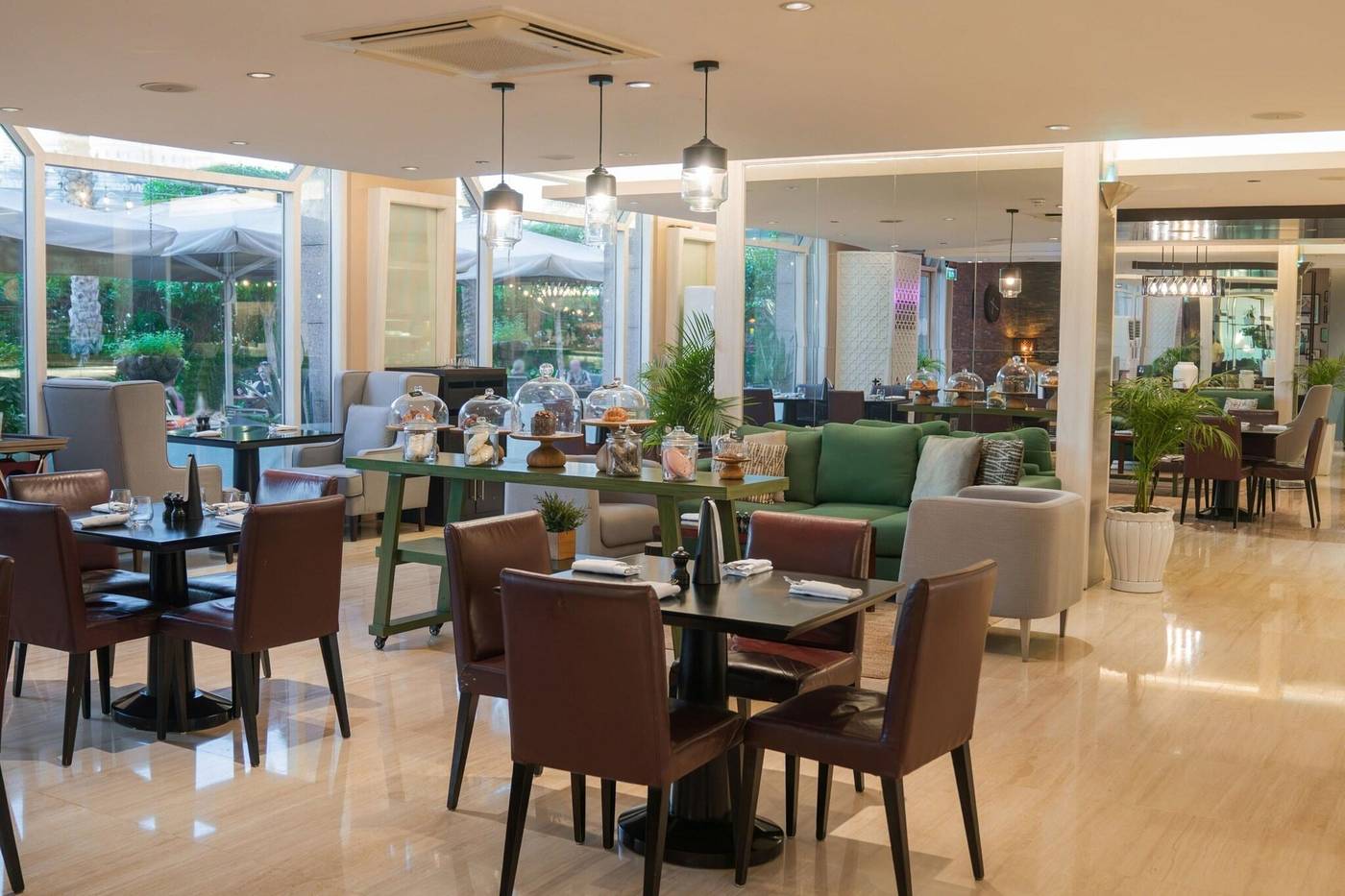 Dubai-Marriott-Harbour-Hotel---Suites-Restaurant-29