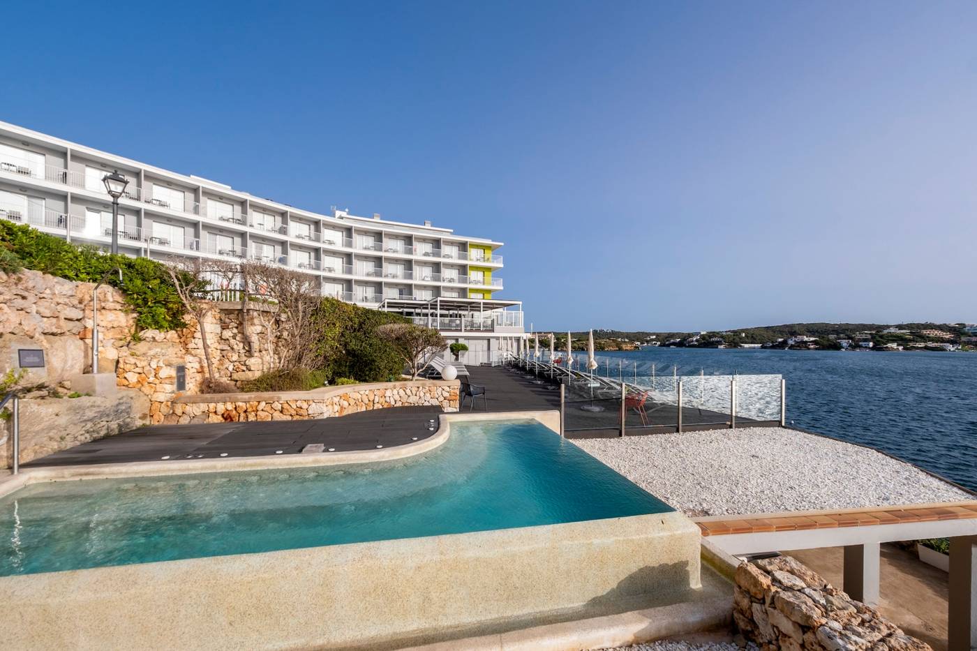 Artiem-Carlos-III-Pool-3