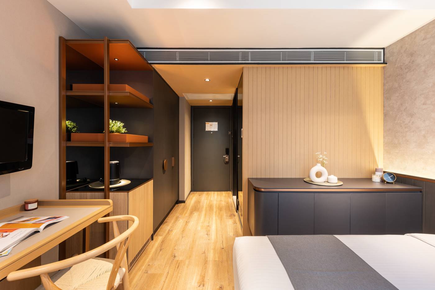 Dash-Living-On-Prat-Room-13