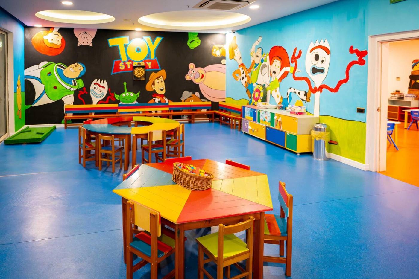 Side-Premium-Sports-and-Entertainment-63