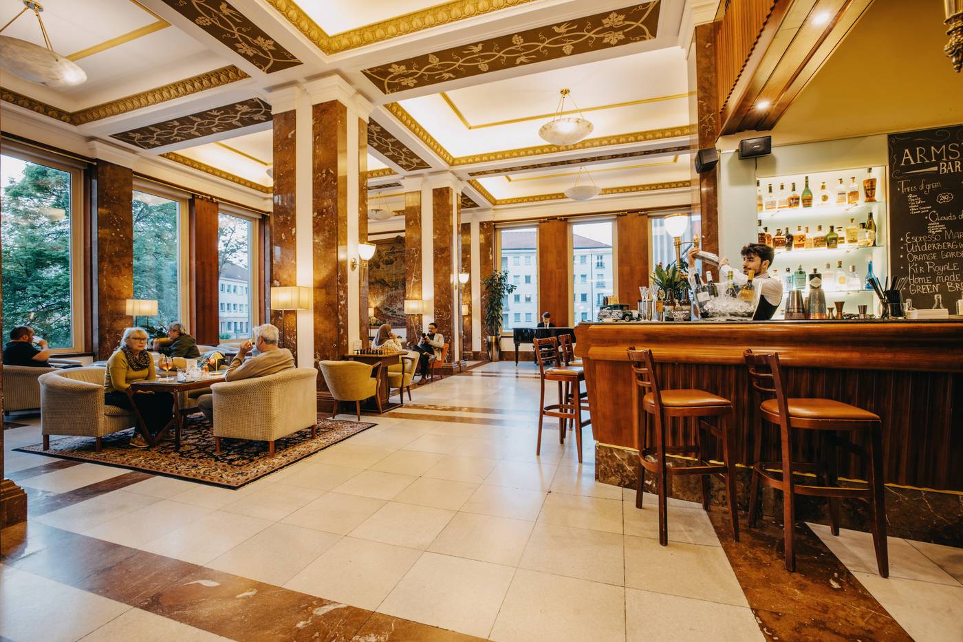 Grand-Hotel-International-Bar-4