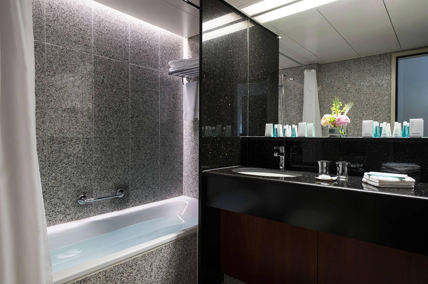 Hotel Astoria-Switzerland-LUZERN-Room-9