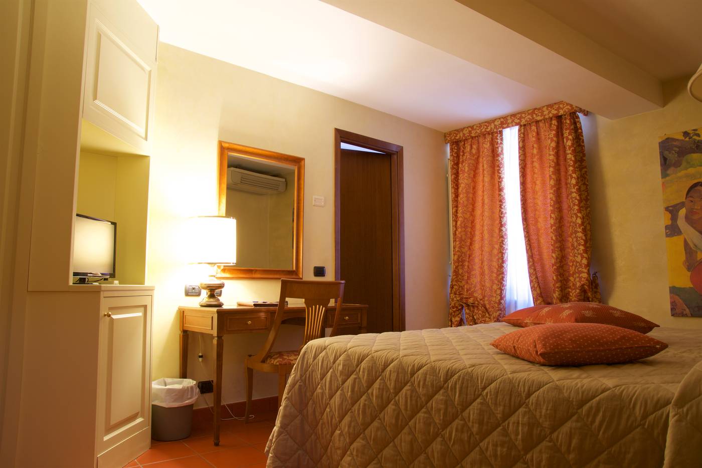 Hotel-La-Luna-Room-17