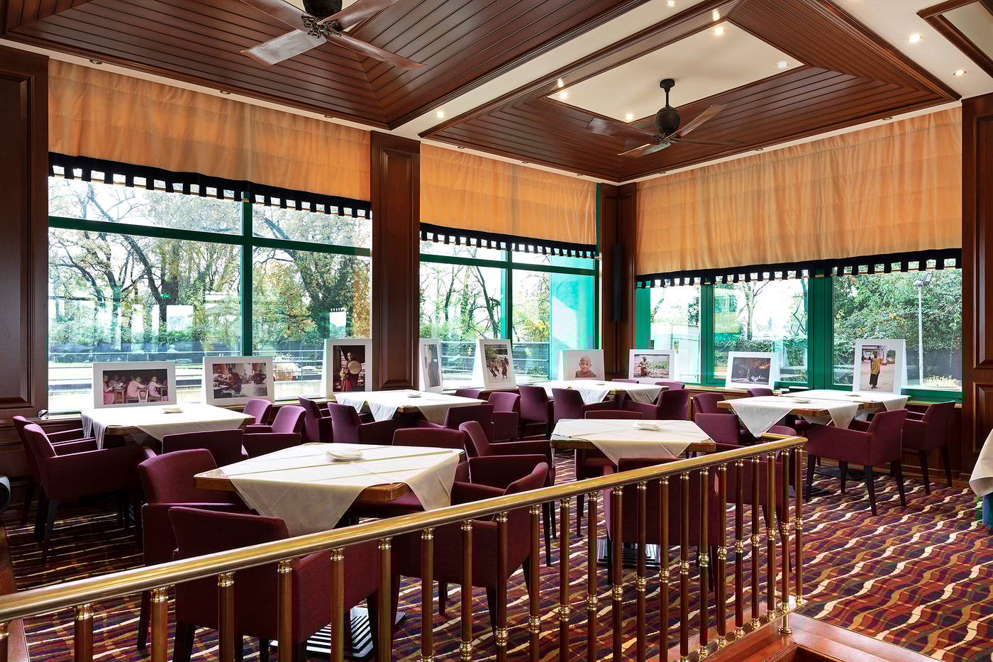 Royal-Garden-Hotel-Bar-42