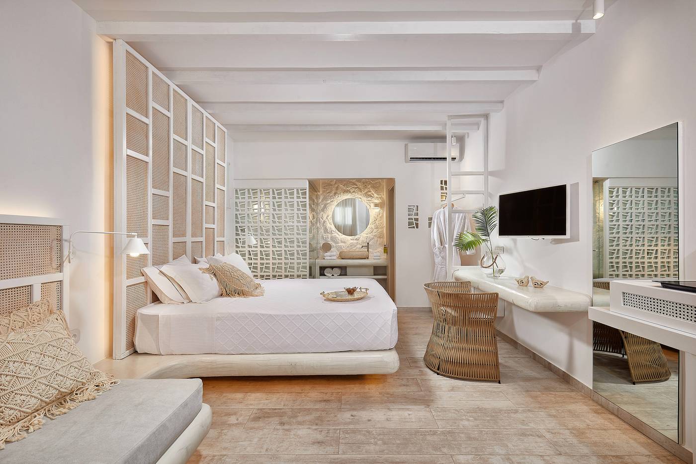 Petri-Suites-Room-29