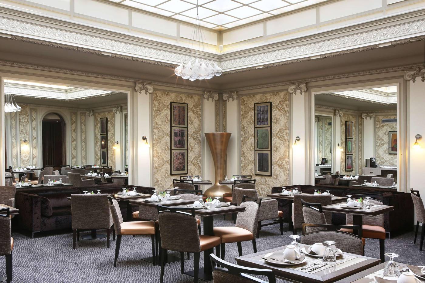 Hotel-Litteraire-Le-Swann--BW-Premier-Collection-Restaurant-53