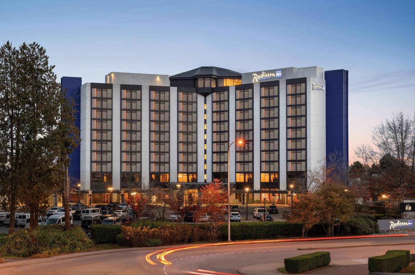 Radisson-Blu-Vancouver-Airport-General-view-42